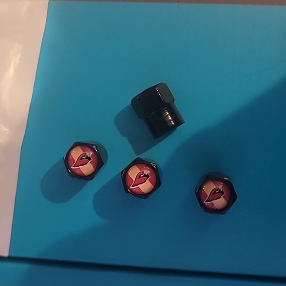 NWT Arizona Cardinals Valvestem Valve Caps 4 Pieces - Picture 2 of 3